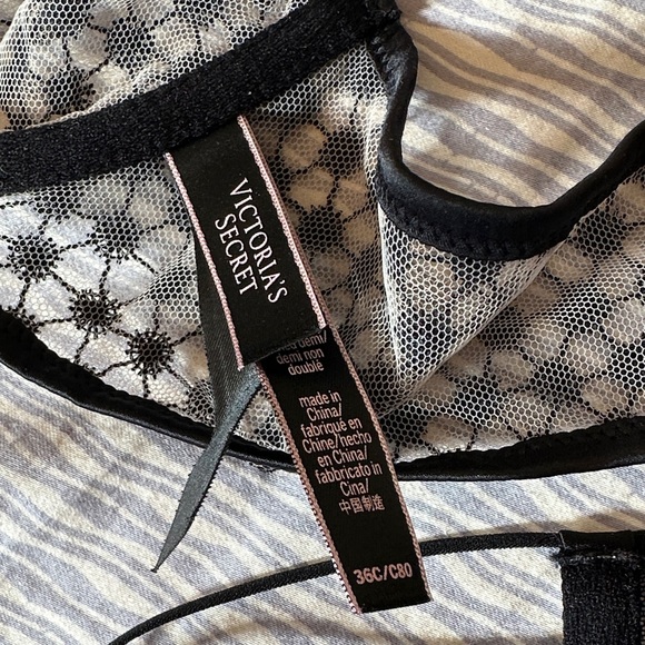 Victoria's Secret Black and Cream Lingerie Set - Picture 3 of 8